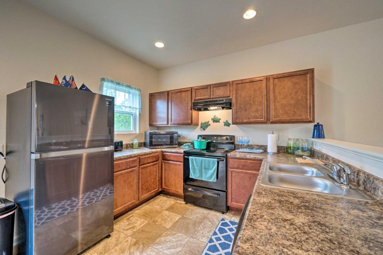 Modern Coastal Condo With Patio 1 Mi To Beaches! Carolina Beach Exteriör bild