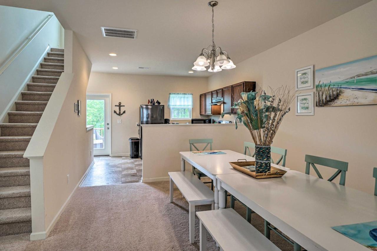 Modern Coastal Condo With Patio 1 Mi To Beaches! Carolina Beach Exteriör bild