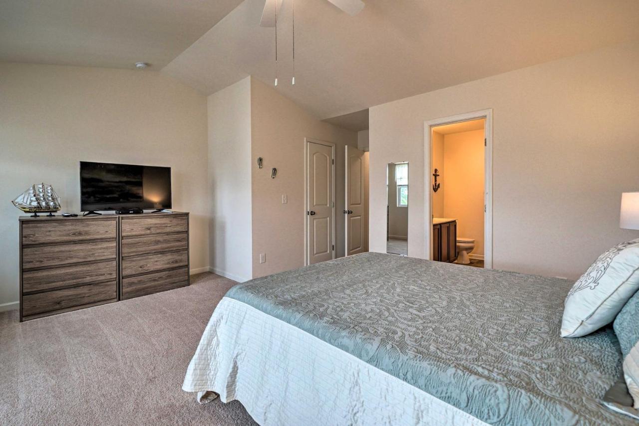 Modern Coastal Condo With Patio 1 Mi To Beaches! Carolina Beach Exteriör bild