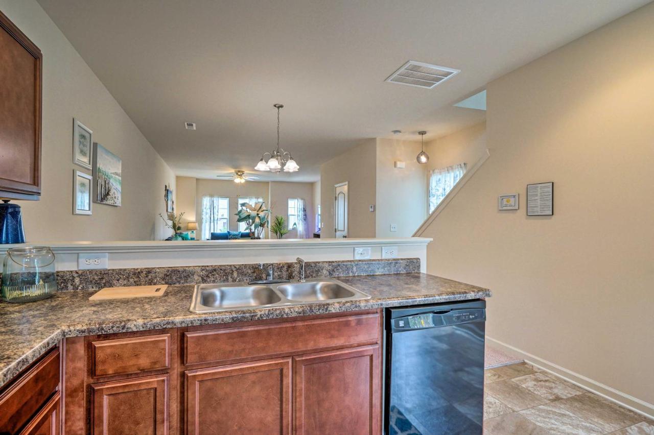 Modern Coastal Condo With Patio 1 Mi To Beaches! Carolina Beach Exteriör bild