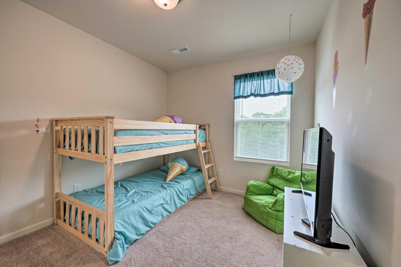 Modern Coastal Condo With Patio 1 Mi To Beaches! Carolina Beach Exteriör bild