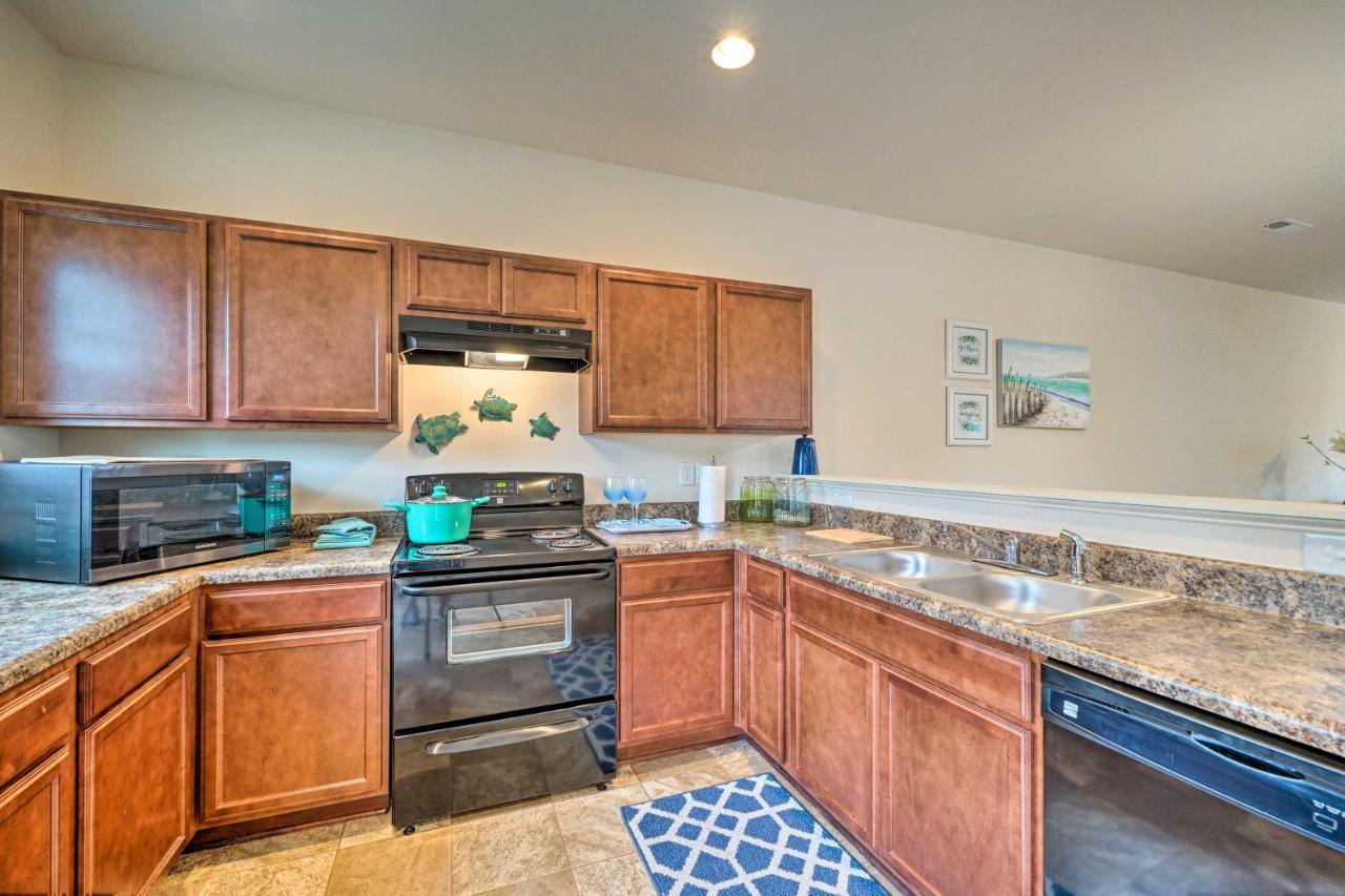Modern Coastal Condo With Patio 1 Mi To Beaches! Carolina Beach Exteriör bild