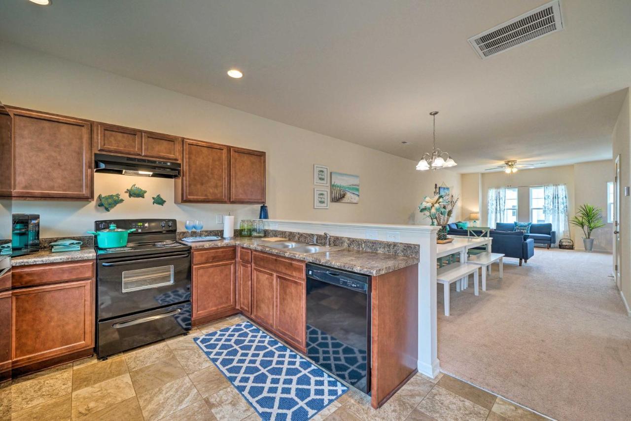 Modern Coastal Condo With Patio 1 Mi To Beaches! Carolina Beach Exteriör bild